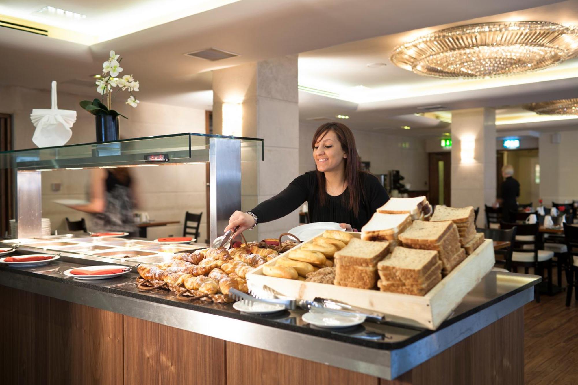 Twin Room,1437251890:JPEG